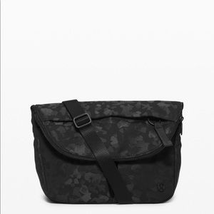 Lululemon festival bag